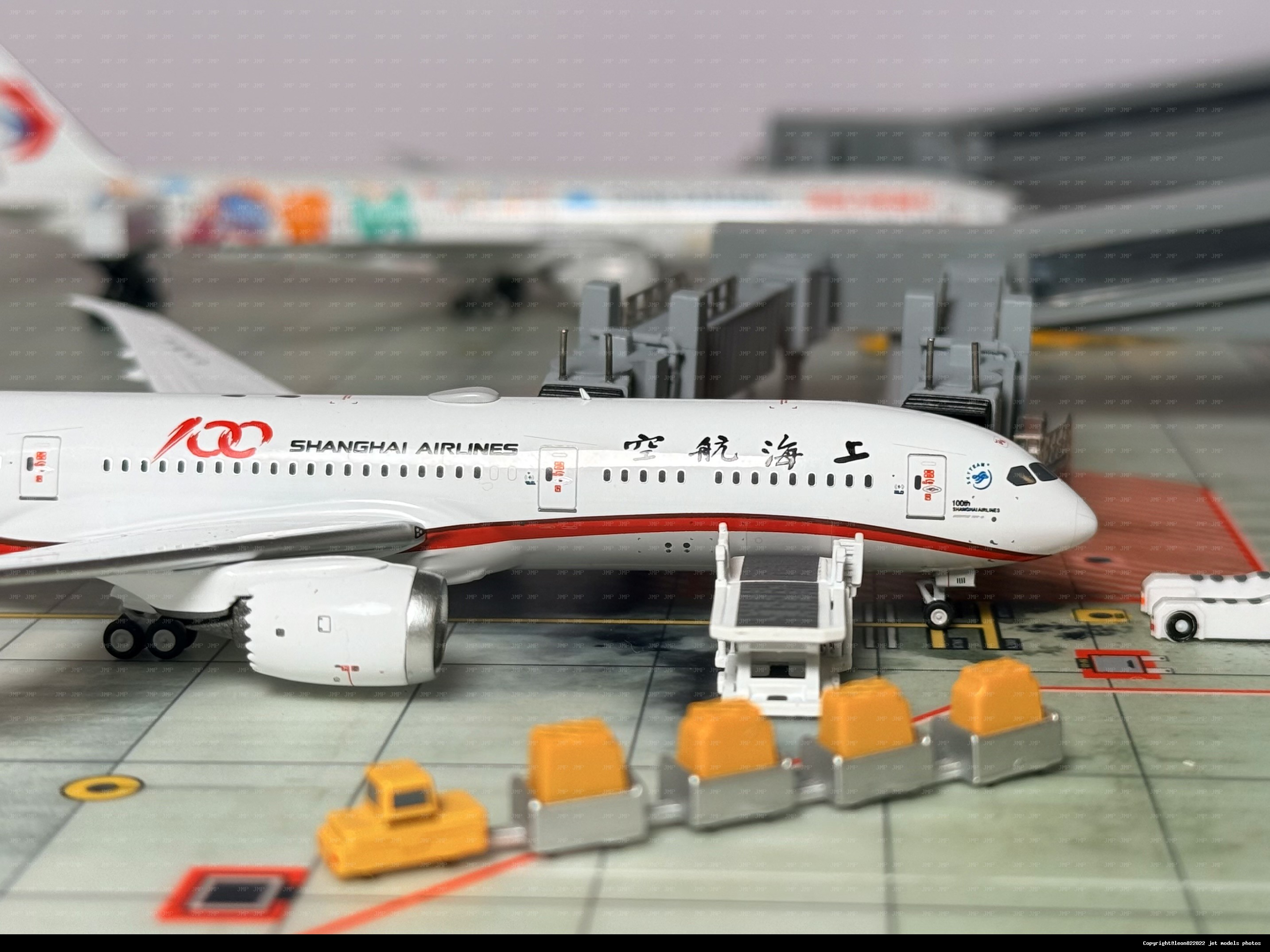 上海航空第一百架飞机