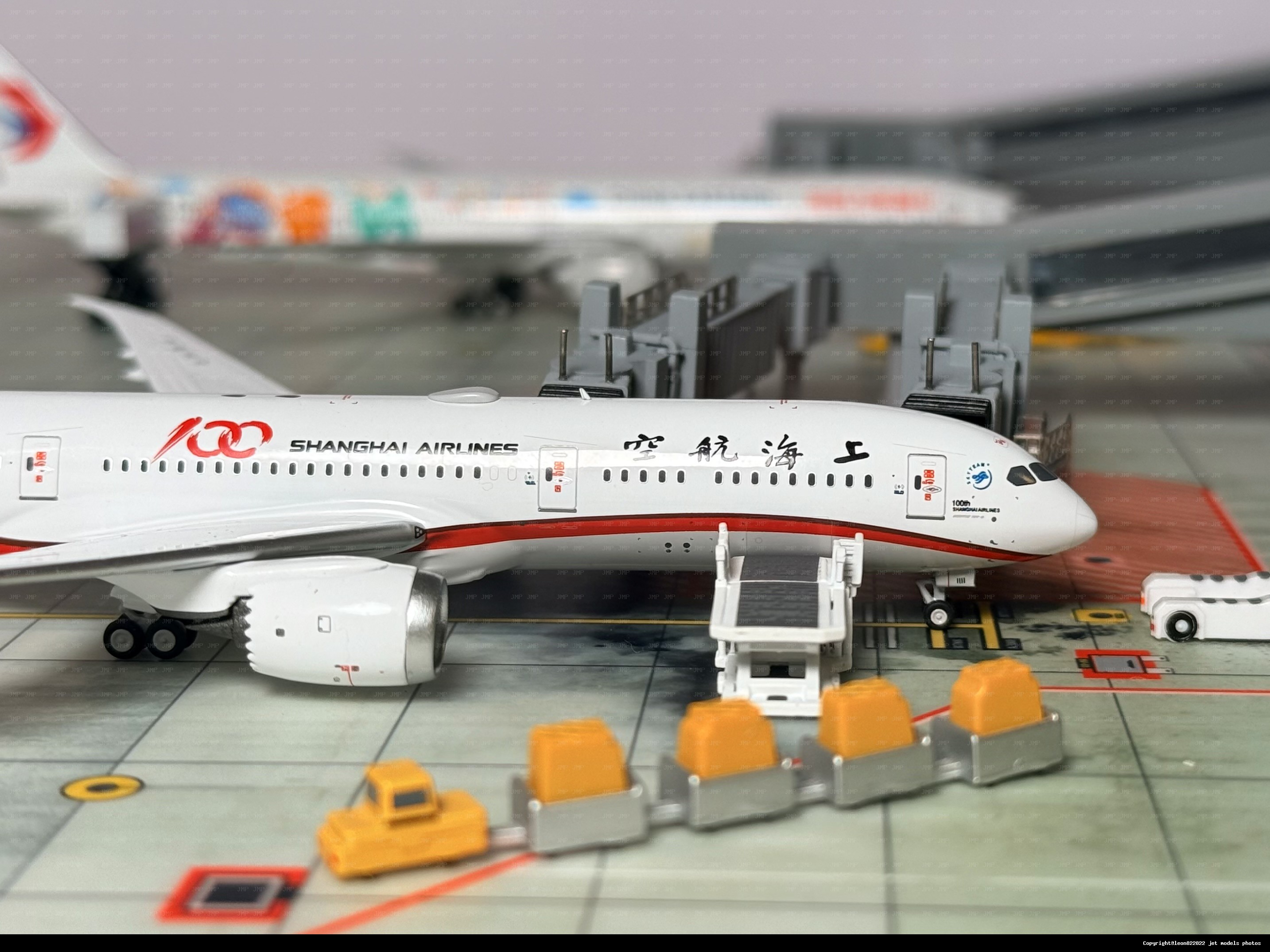 上海航空第一百架飞机