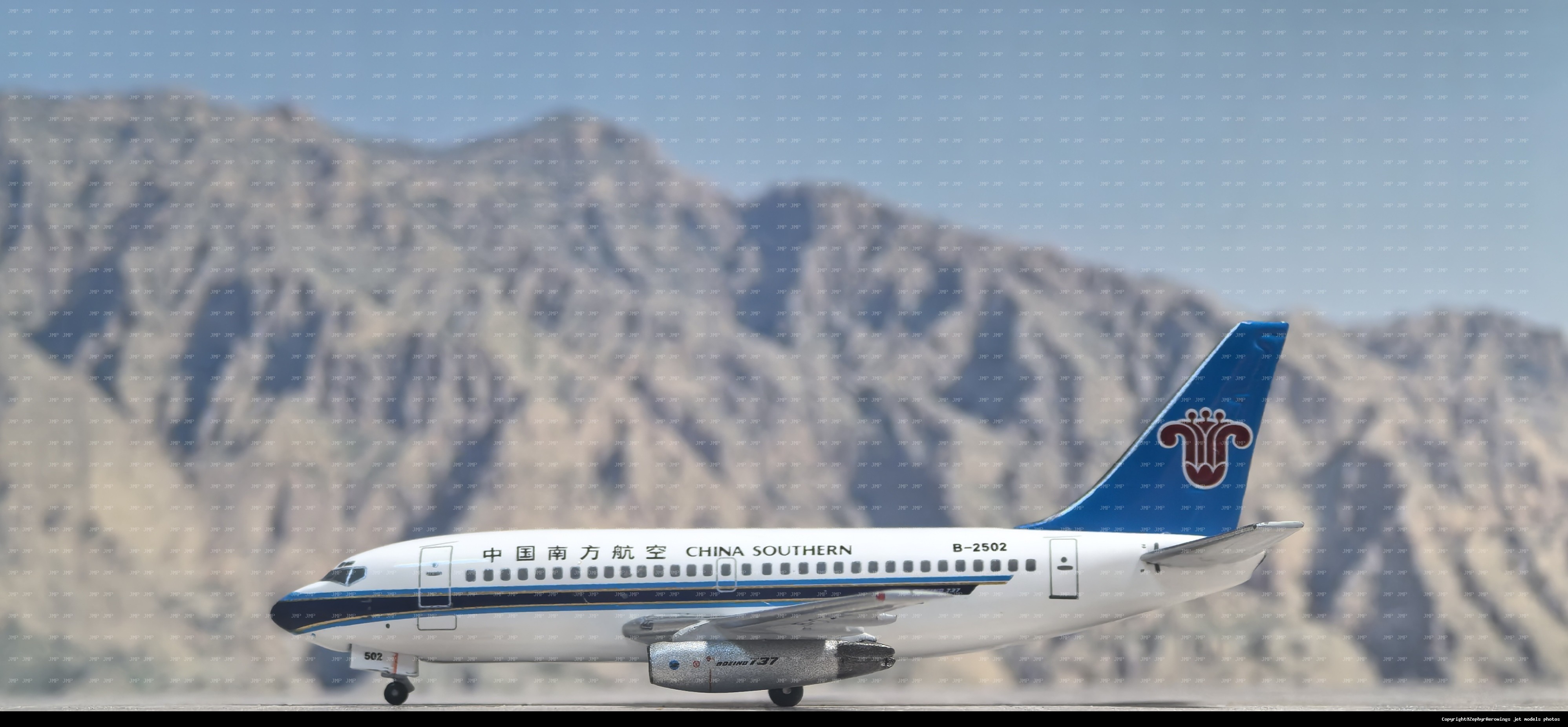 YU Model 1/400 中国南方航空 Boeing737-2T4